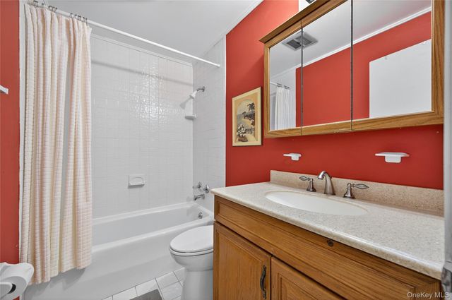 6 Anchorage Lane 5A, Oyster Bay, NY 11771