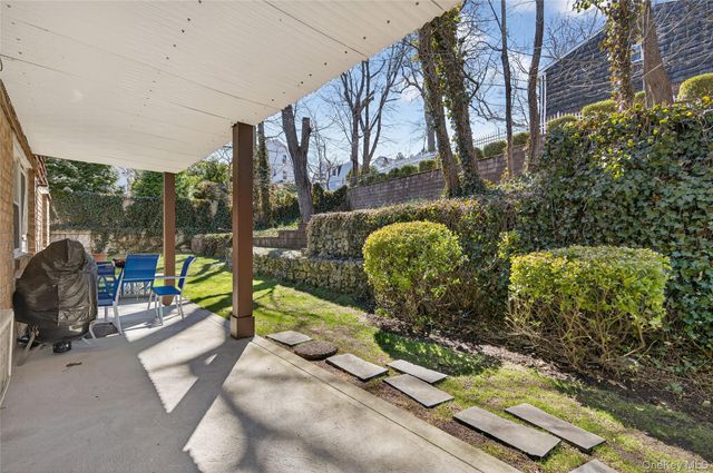 6 Anchorage Lane 5A, Oyster Bay, NY 11771