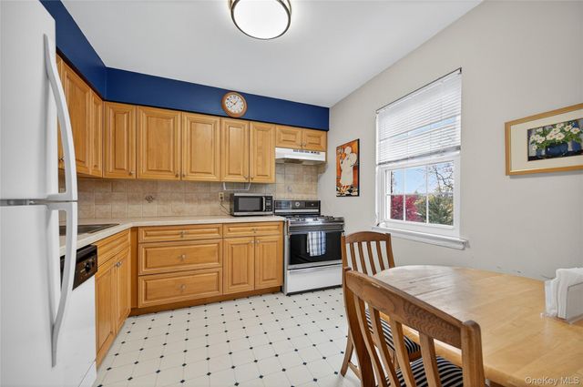 6 Anchorage Lane 5A, Oyster Bay, NY 11771