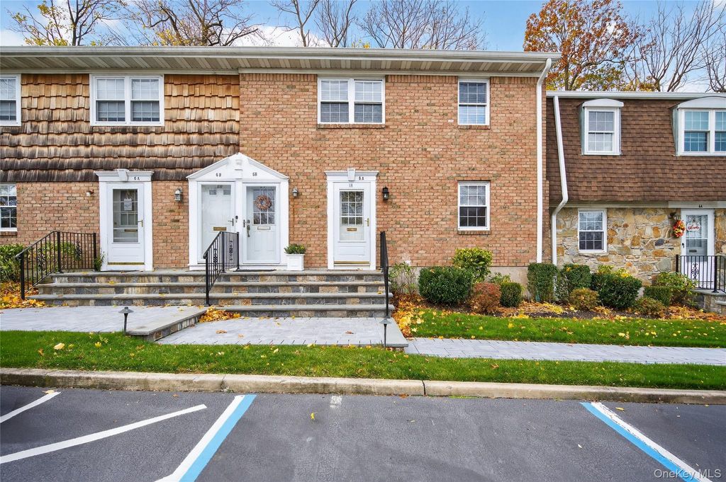 6 Anchorage Lane 5A, Oyster Bay, NY 11771