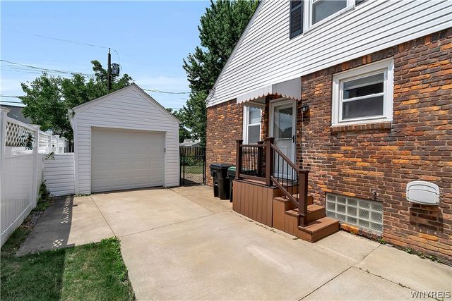 30 Truesdale Road, Tonawanda, NY 14223
