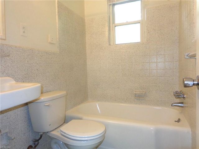 2020 E Ocean View Ave Apt 3, Norfolk, VA 23503