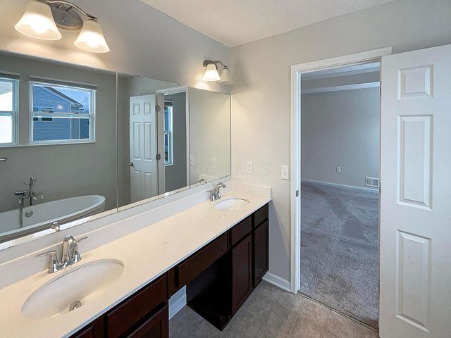 1128 Legacy Lane, Pataskala, OH 43062