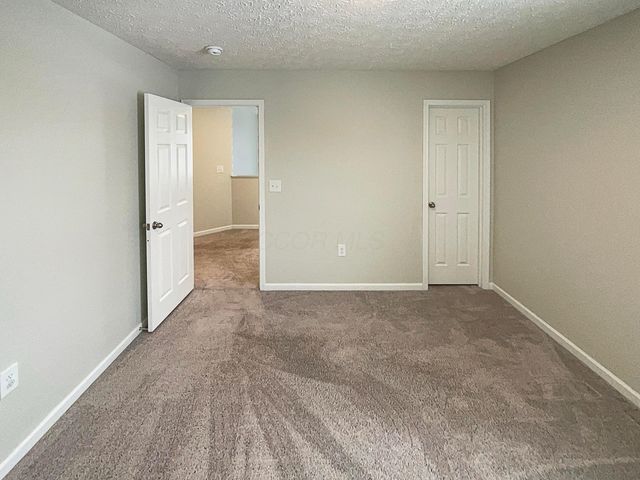 1128 Legacy Lane, Pataskala, OH 43062