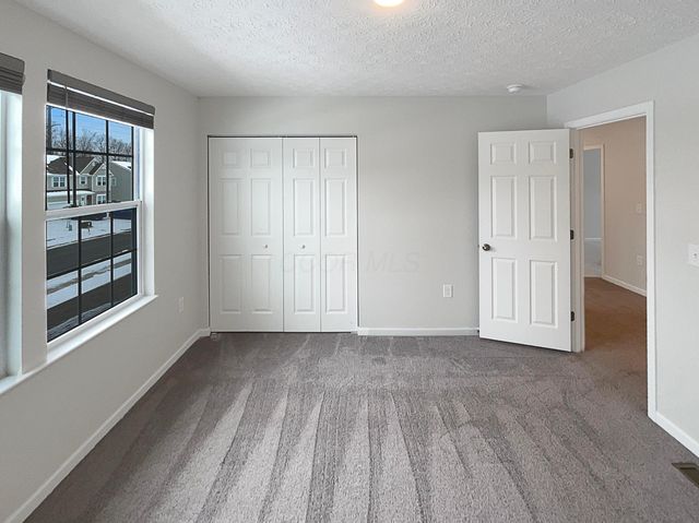 1128 Legacy Lane, Pataskala, OH 43062