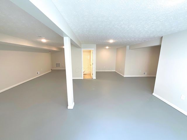 1128 Legacy Lane, Pataskala, OH 43062