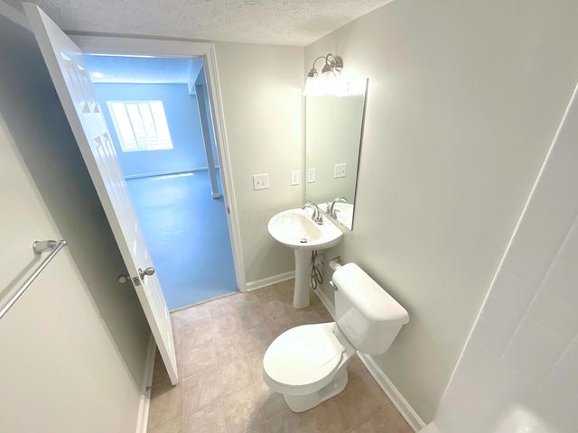 1128 Legacy Lane, Pataskala, OH 43062