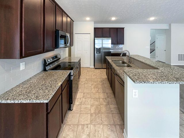 1128 Legacy Lane, Pataskala, OH 43062