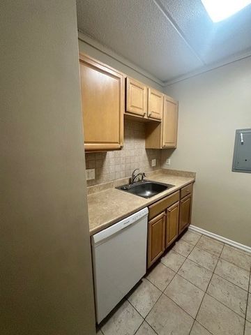 12 -16 Ellery 105, Cambridge, MA 02138