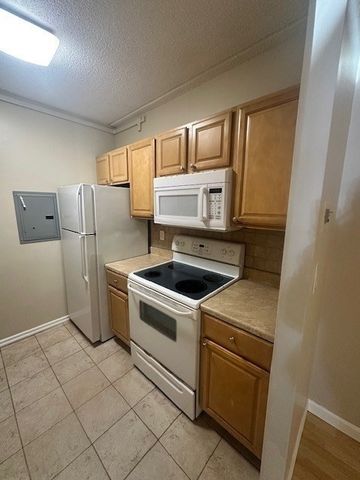 12 -16 Ellery 105, Cambridge, MA 02138