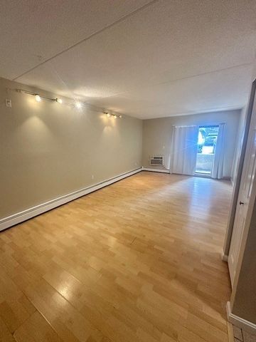 12 -16 Ellery 105, Cambridge, MA 02138