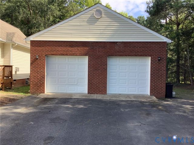 12132 Heath Pond Dr, Ashland, VA 23005