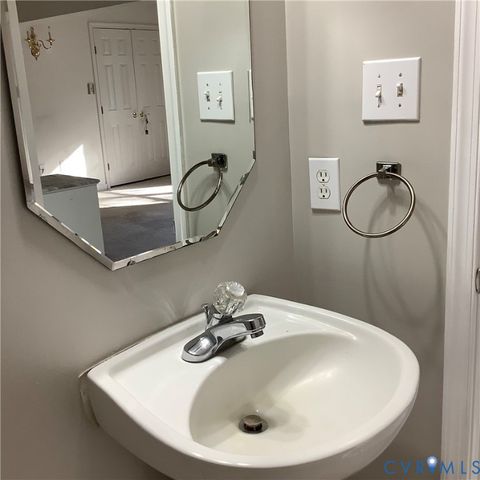 12132 Heath Pond Dr, Ashland, VA 23005