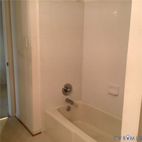 12132 Heath Pond Dr, Ashland, VA 23005