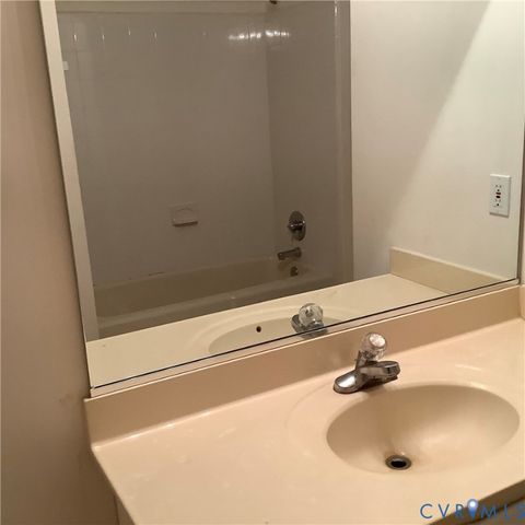 12132 Heath Pond Dr, Ashland, VA 23005