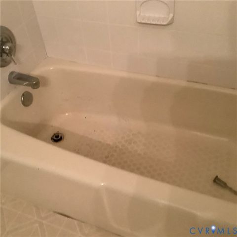 12132 Heath Pond Dr, Ashland, VA 23005
