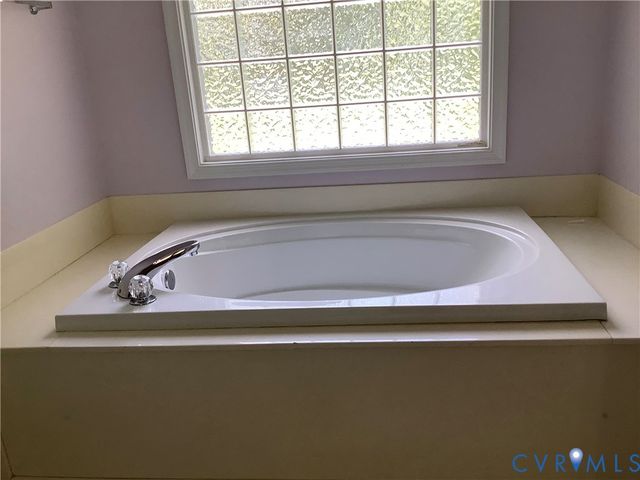 12132 Heath Pond Dr, Ashland, VA 23005