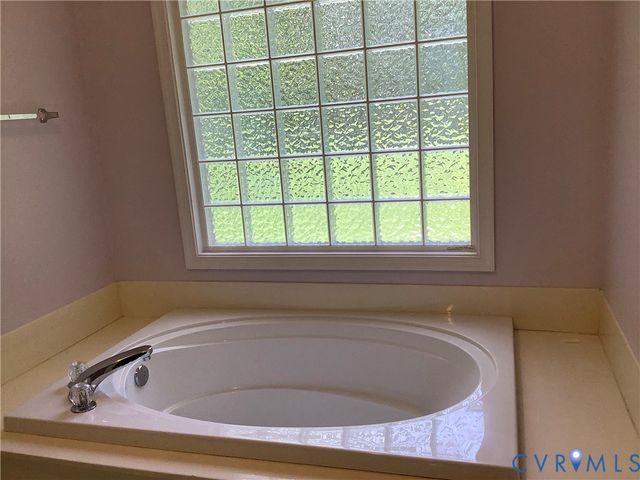 12132 Heath Pond Dr, Ashland, VA 23005