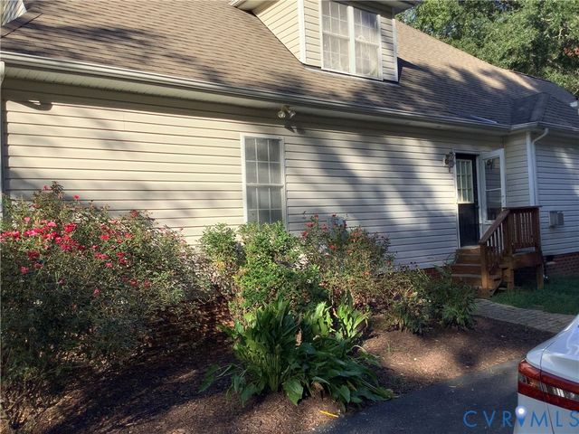 12132 Heath Pond Dr, Ashland, VA 23005