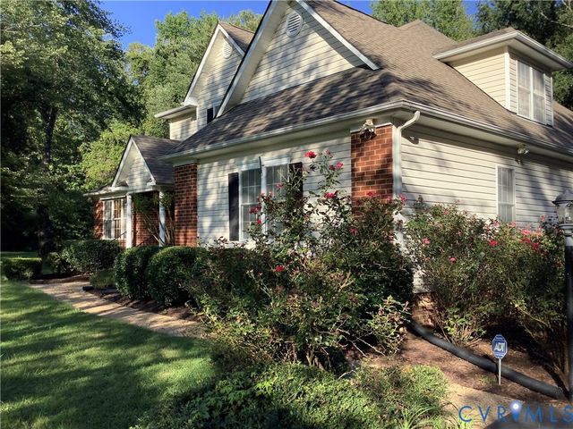 12132 Heath Pond Dr, Ashland, VA 23005