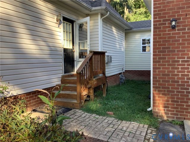 12132 Heath Pond Dr, Ashland, VA 23005