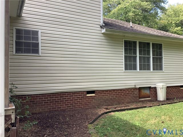 12132 Heath Pond Dr, Ashland, VA 23005