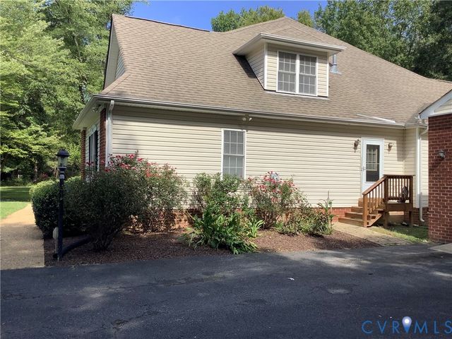 12132 Heath Pond Dr, Ashland, VA 23005