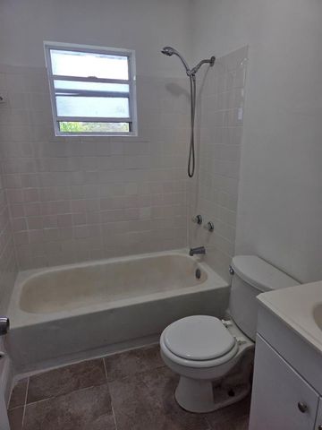 1633 W 28th Street B, Riviera Beach, FL 33404