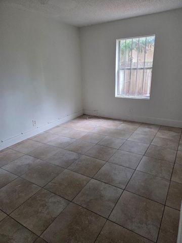 1633 W 28th Street B, Riviera Beach, FL 33404