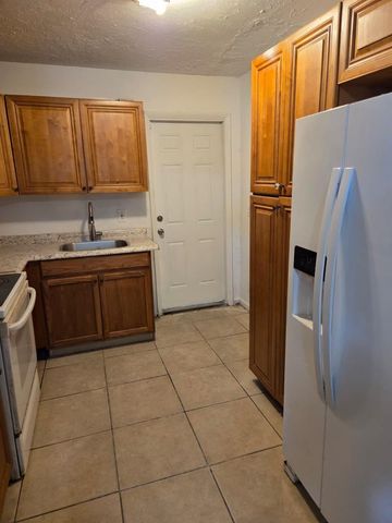 1633 W 28th Street B, Riviera Beach, FL 33404