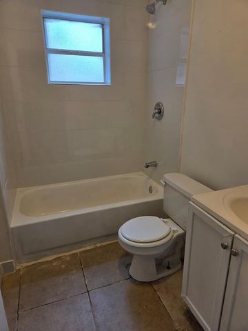 1633 W 28th Street B, Riviera Beach, FL 33404