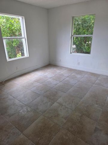 1633 W 28th Street B, Riviera Beach, FL 33404