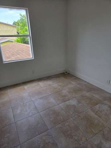 1633 W 28th Street B, Riviera Beach, FL 33404
