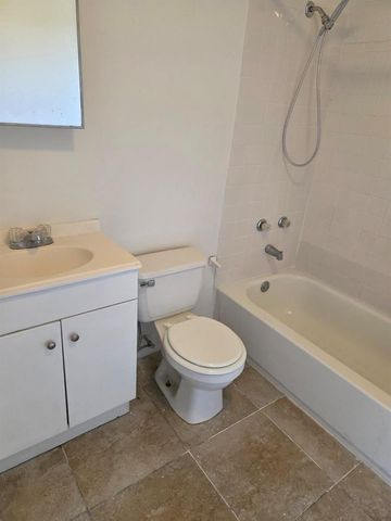 1633 W 28th Street B, Riviera Beach, FL 33404