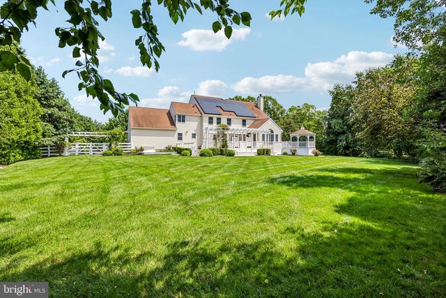 4 GOLDFINCH CT, Plainsboro, NJ 08536