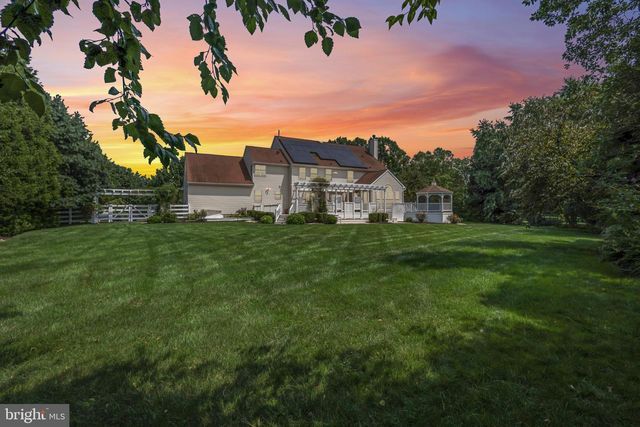 4 GOLDFINCH CT, Plainsboro, NJ 08536