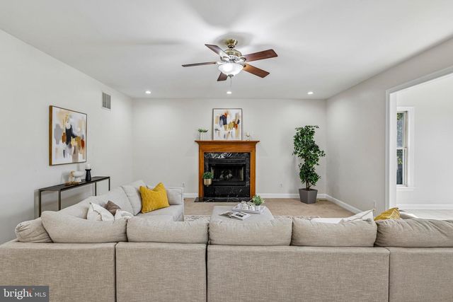4 GOLDFINCH CT, Plainsboro, NJ 08536
