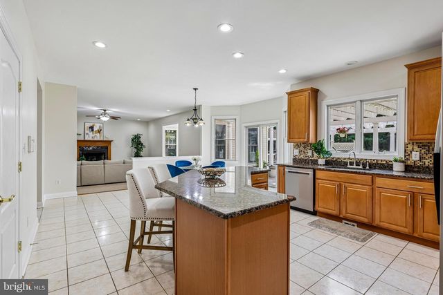 4 GOLDFINCH CT, Plainsboro, NJ 08536