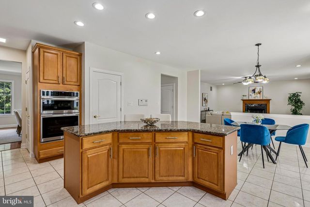 4 GOLDFINCH CT, Plainsboro, NJ 08536