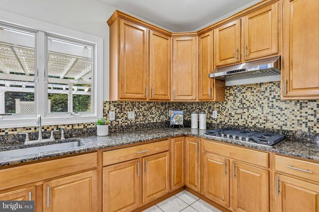 4 GOLDFINCH CT, Plainsboro, NJ 08536