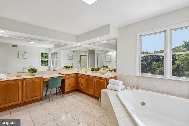 4 GOLDFINCH CT, Plainsboro, NJ 08536