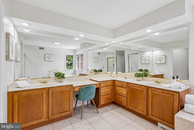 4 GOLDFINCH CT, Plainsboro, NJ 08536