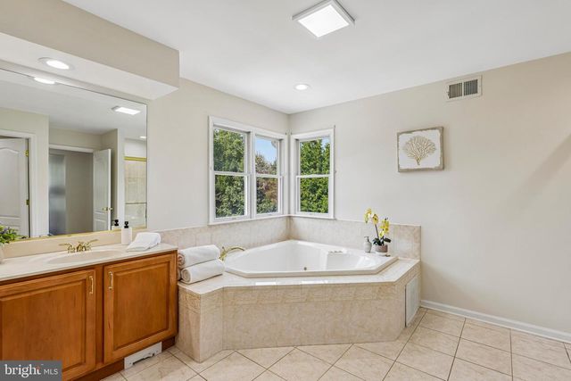 4 GOLDFINCH CT, Plainsboro, NJ 08536
