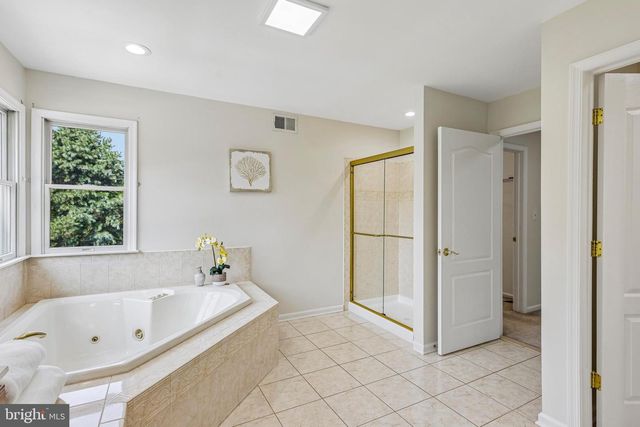 4 GOLDFINCH CT, Plainsboro, NJ 08536