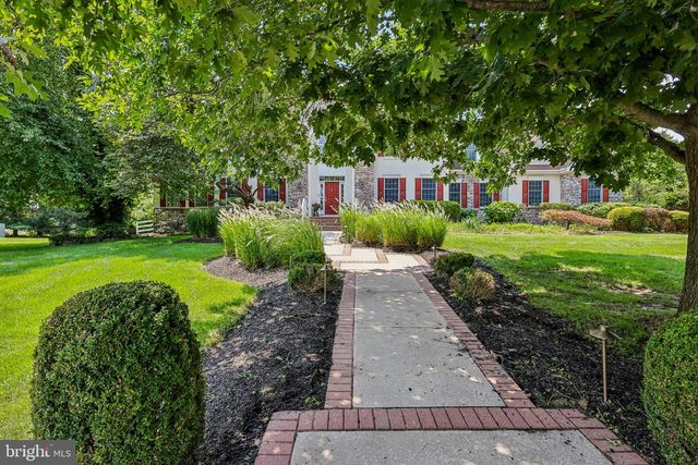 4 GOLDFINCH CT, Plainsboro, NJ 08536