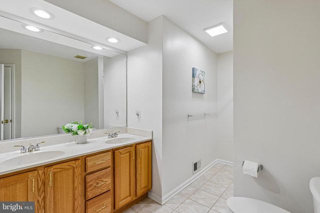 4 GOLDFINCH CT, Plainsboro, NJ 08536