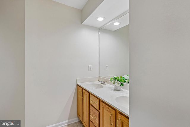 4 GOLDFINCH CT, Plainsboro, NJ 08536