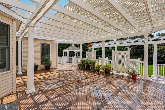 4 GOLDFINCH CT, Plainsboro, NJ 08536