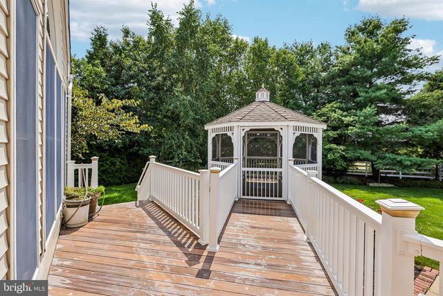 4 GOLDFINCH CT, Plainsboro, NJ 08536