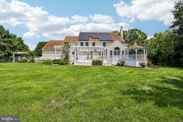 4 GOLDFINCH CT, Plainsboro, NJ 08536